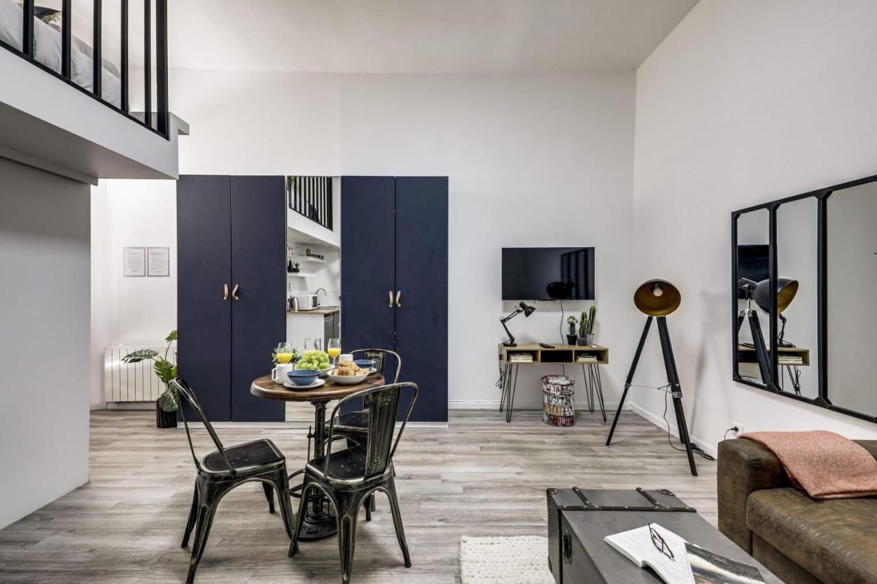 Modern French Studio In Paris Appartement Buitenkant foto